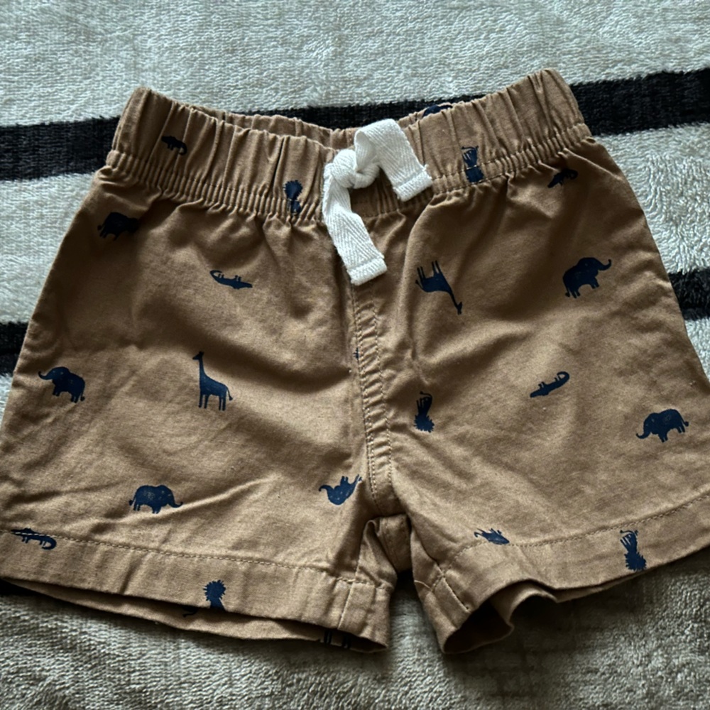 shorts for boys size 3 M brown color with drawing of animals.